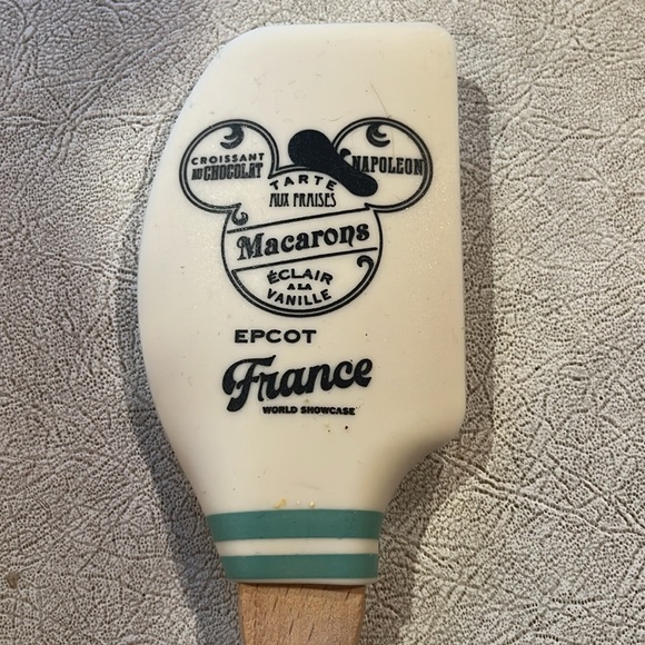 Disney France pavilion spatula NWT - Picture 3 of 3